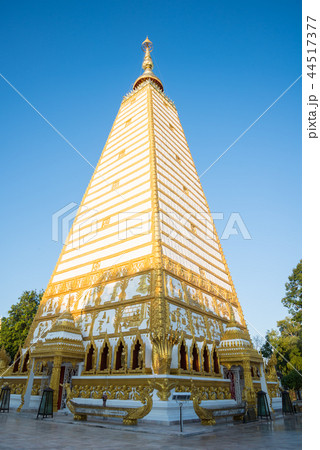 A pagoda in the temple 44517377