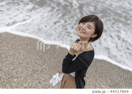 明るい可愛い女性 明るい可愛い女性 44517604