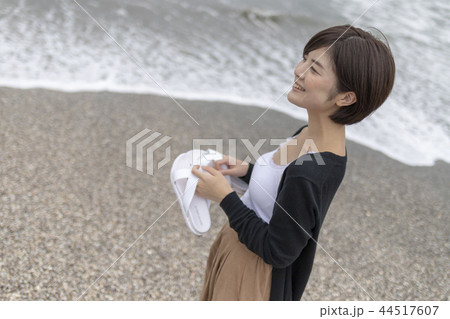 明るい可愛い女性 明るい可愛い女性 44517607