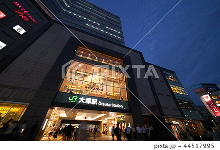 日本の東京都市景観 大塚駅や駅前の街並みを望む 日本の東京都市景観 大塚駅や駅前の街並みを望む 44517995
