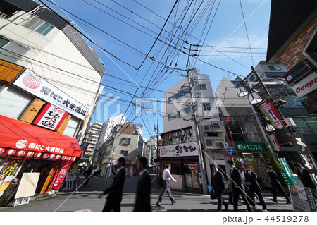 日本の東京都市景観 サンモール大塚商店街を望む(大塚駅前に広がる商店街) 日本の東京都市景観 サンモール大塚商店街を望む(大塚駅前に広がる商店街) 44519278