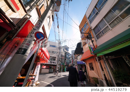 日本の東京都市景観 サンモール大塚商店街を望む(大塚駅前に広がる商店街) 日本の東京都市景観 サンモール大塚商店街を望む(大塚駅前に広がる商店街) 44519279