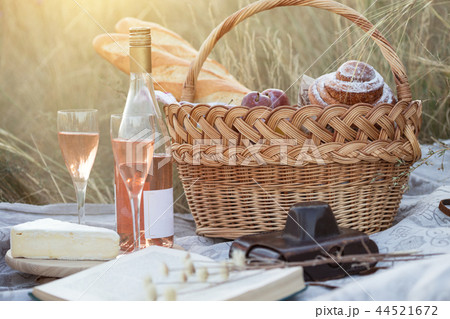 Picnic in the meadow Picnic in the meadow 44521672