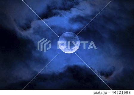 Dark night full moon in the clouds 44521998