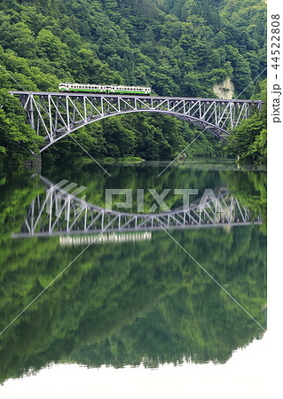 新緑の只見線 新緑の只見線 44522808