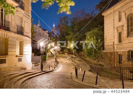 Montmartre in Paris, France 44523494