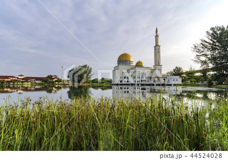 Tranquil lake surrounding floating Mosque 44524028