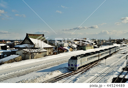 室蘭本線（長万部～静狩駅間）を走る特急北斗（キハ183系） 44524489
