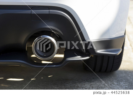 クルマのマフラー 44525638