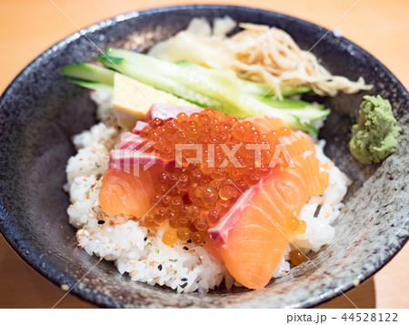 刺身 切り身 刺し身 44528122