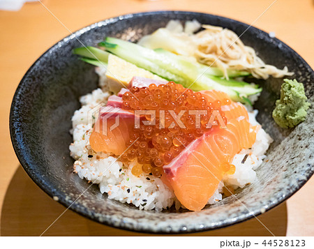 刺身 切り身 刺し身 44528123