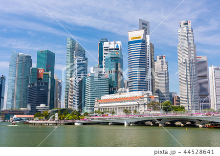 快晴のシンガポールの街並みの写真素材
