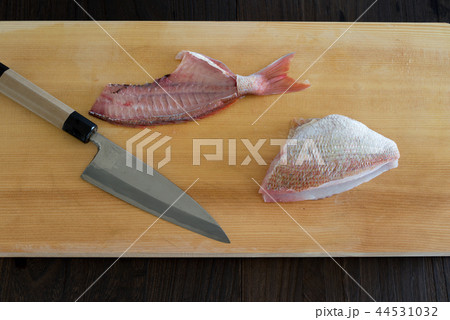 鯛を捌く 鯛を捌く 44531032