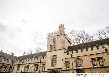 イギリスオックスフォードの石造りの歴史的建物 イギリスオックスフォードの石造りの歴史的建物 44534742