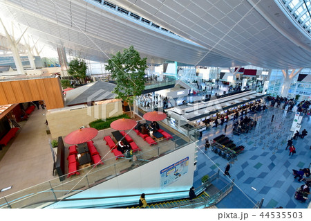羽田空港国際線ターミナルの出発ロビー 羽田空港国際線ターミナルの出発ロビー 44535503