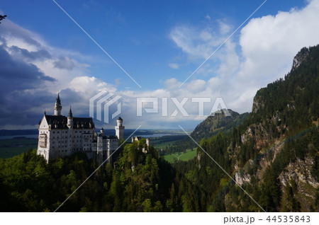 ノイシュバンシュタイン城と虹 44535843