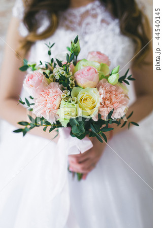 Bride holds wedding bouquet in her hands 44540145