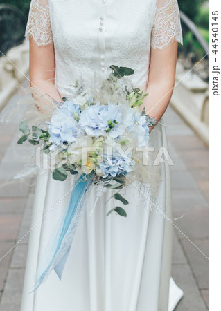 Bride holds wedding bouquet in her hands 44540148