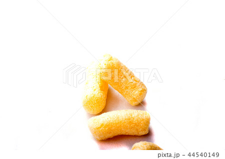Falling flakes breakfast cereal isolated Falling flakes breakfast cereal isolated 44540149