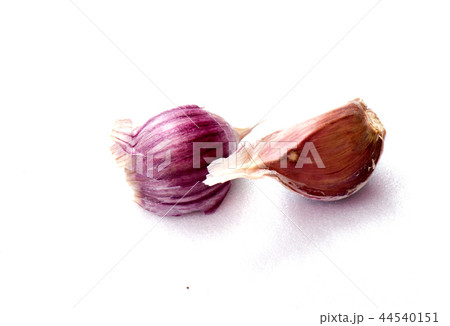 Close-up of bulb of garlic and cloves of garlic Close-up of bulb of garlic and cloves of garlic 44540151
