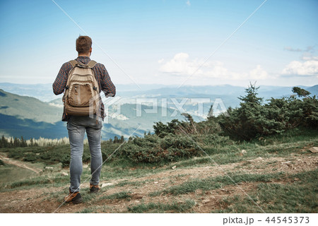 Young man is looking at highland scenery 44545373
