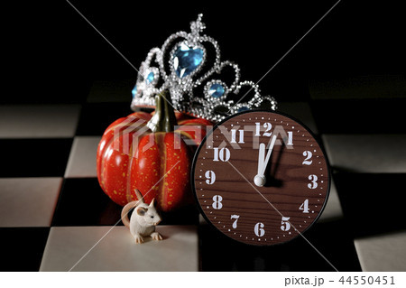 シンデレラ　過ぎた時間　門限 44550451