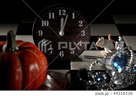 シンデレラ　過ぎた時間　門限 44550536