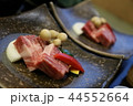 <福島>霜降り牛肉の乗ったプレート 44552664