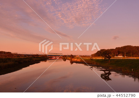 印旛小水路夕暮れ　千葉県印西市　 44552790