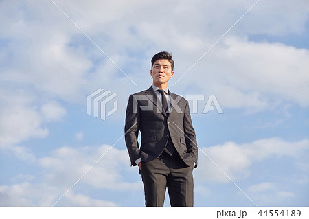 スーツ 正装 20代 44554189