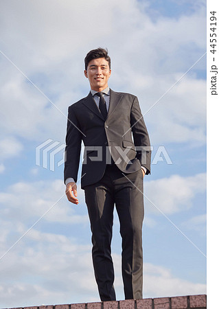 20代 会社員 韓国人 44554194