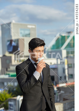 20代 会社員 韓国人 44554283