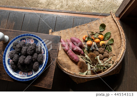 十五夜のお供え 44554313