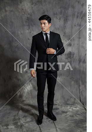 スーツ 正装 20代 44556479