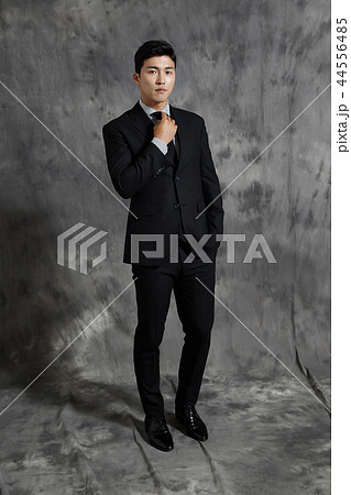スーツ 正装 20代 44556485