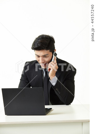 20代 会社員 韓国人 44557240