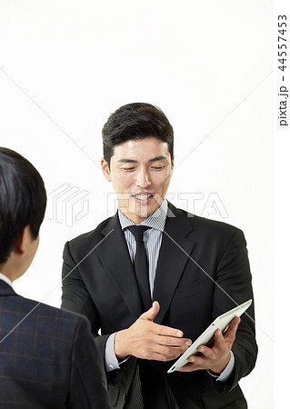 20代 会社員 韓国人 44557453
