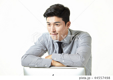 20代 会社員 韓国人 44557498
