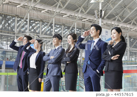 ビジネスマン ビジネスウーマン 一列 44557615