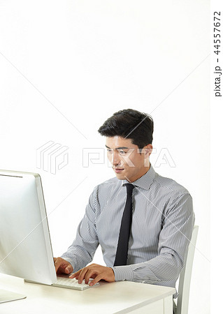 20代 会社員 韓国人 44557672