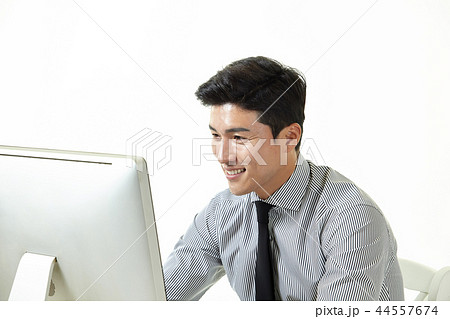 20代 会社員 韓国人 44557674