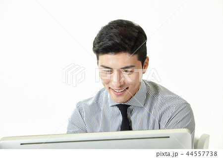 20代 会社員 韓国人 44557738