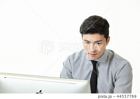 20代 会社員 韓国人 44557769