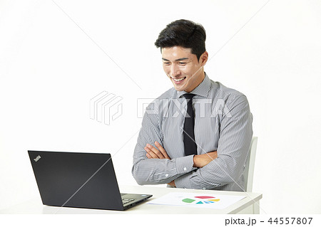 20代 会社員 韓国人 44557807
