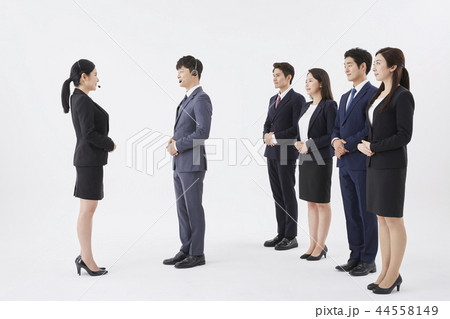 見開き 対面 向き合う 44558149