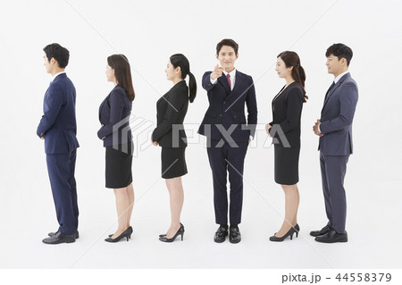 指す 指さす ビジネスマン 44558379