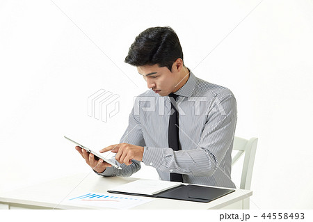20代 会社員 韓国人 44558493