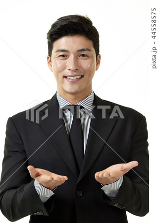 20代 会社員 韓国人 44558575