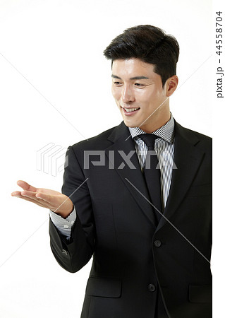 20代 会社員 韓国人 44558704