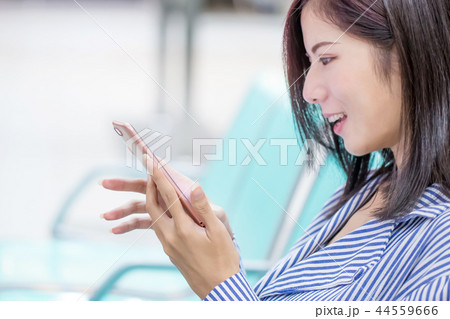 business woman use phone 44559666